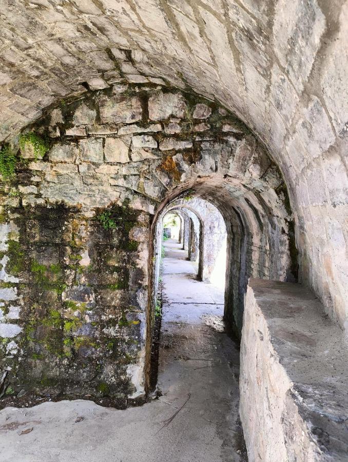 Entre Galets Sauveterre-de-Bearn Exterior foto